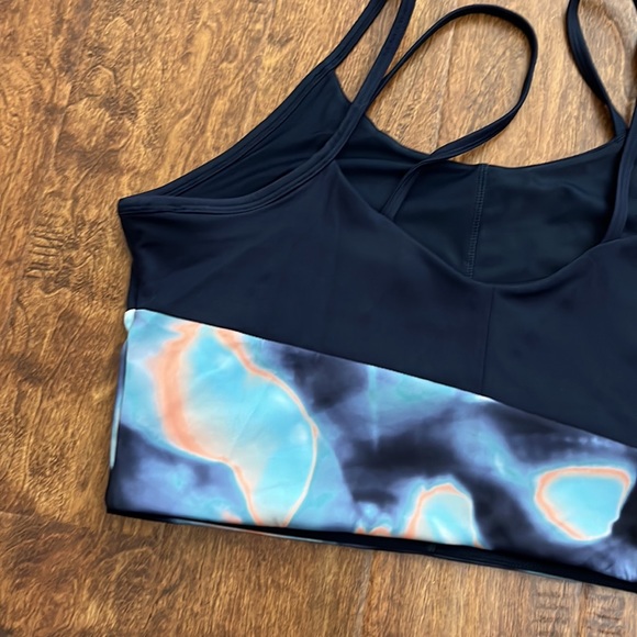 Adidas Crop Top Size XL - Picture 12 of 15